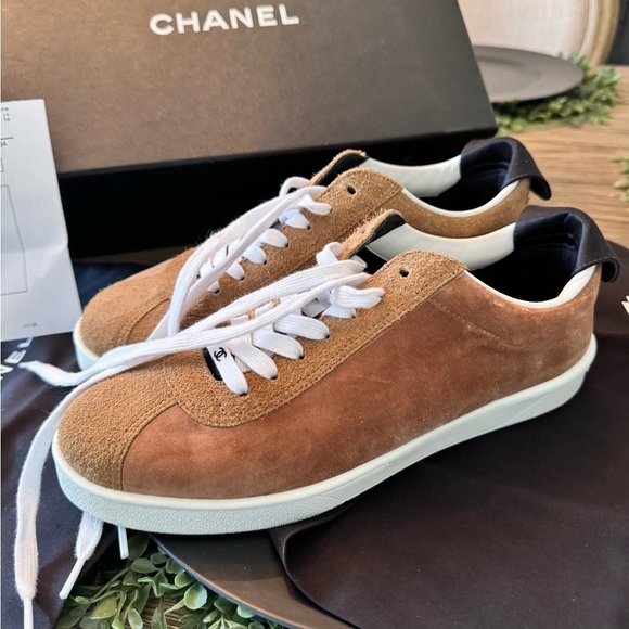 EEUC SZ 39 CHANEL Suede & Velvet Sneakers - Picture 5 of 7